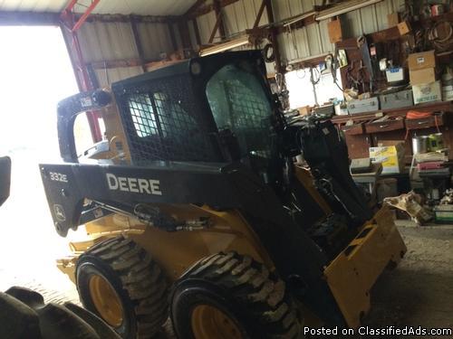 John Deere 332E Skid Steer, 0