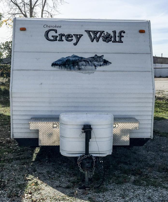 Forest River CHEROKEE GREY WOLF 26BH