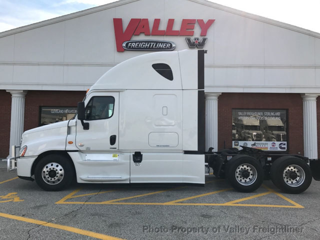 2014 Freightliner Cascadia 125  Conventional - Sleeper Truck