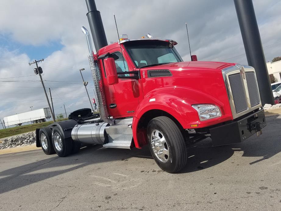 2015 Kenworth T880  Conventional - Day Cab