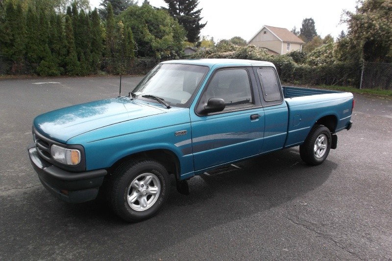 1995 Mazda B2300 EXTRA CAB 4 Cylinder 5 Speed Drives Excellent Clean Title