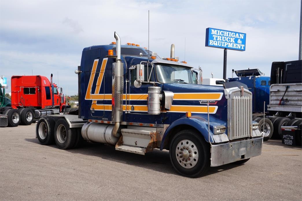 2000 Kenworth W900  Conventional - Sleeper Truck