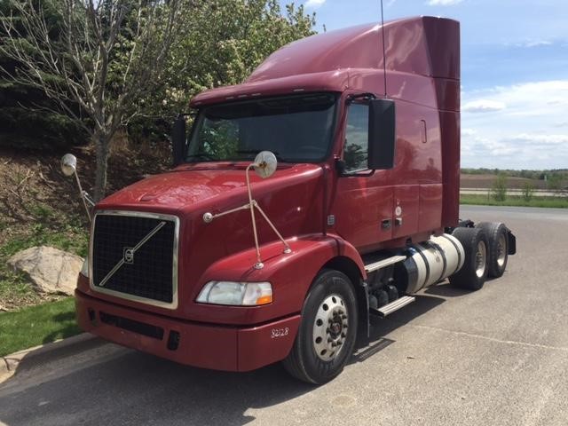 2012 Volvo Vnm64t630  Conventional - Sleeper Truck