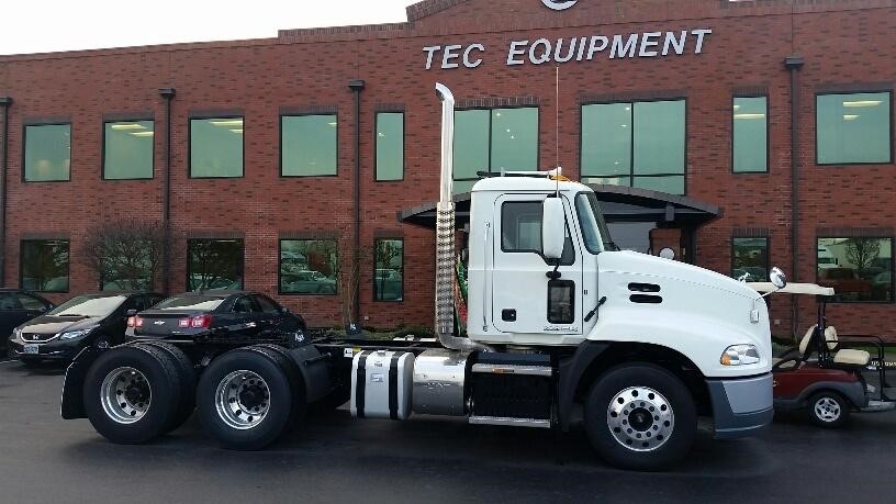 2016 Mack Pinnacle Cxu613  Conventional - Day Cab