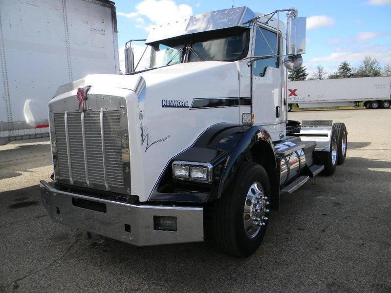 2010 Kenworth T800  Conventional - Day Cab