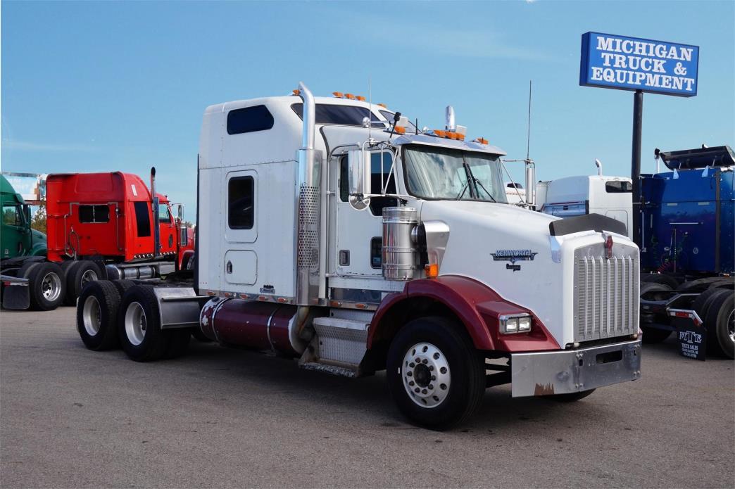 2001 Kenworth T800  Conventional - Sleeper Truck