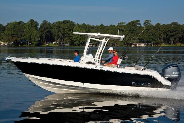 2017 Robalo R242 Center Console