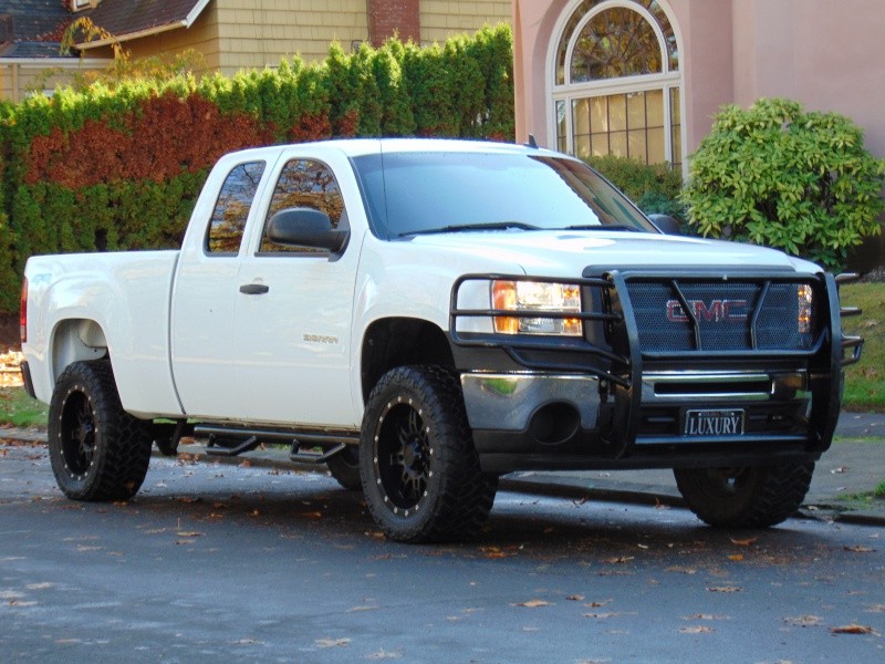 2010 GMC SIERRA 1500 4WD 5.3L EXT CAB LIFTED LOW MILES 73K CLEAN