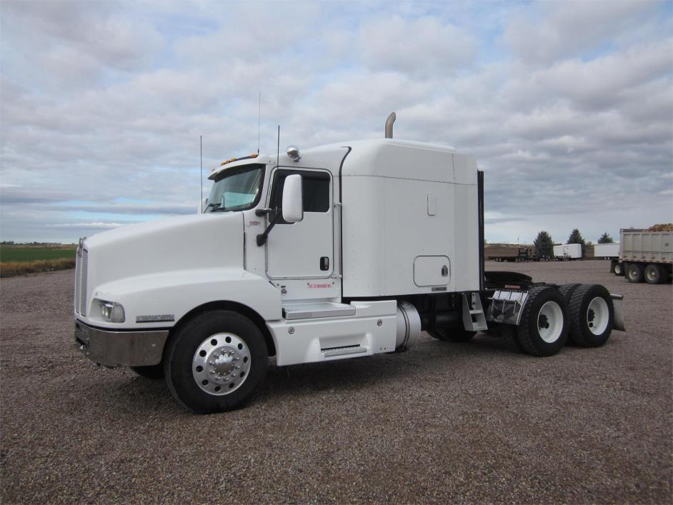 2007 Kenworth T600  Conventional - Sleeper Truck