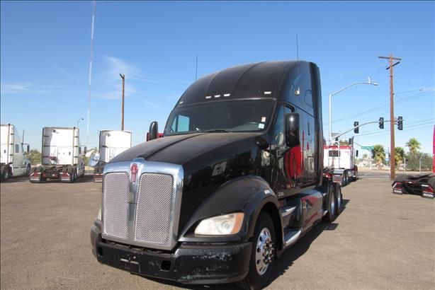 2011 Kenworth T700  Conventional - Sleeper Truck