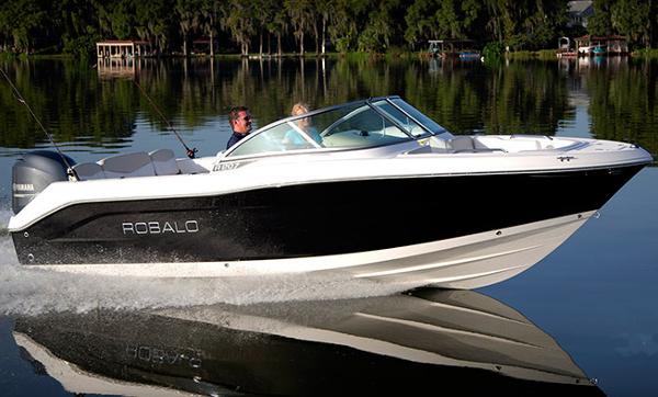 2017 Robalo R207 Dual Console