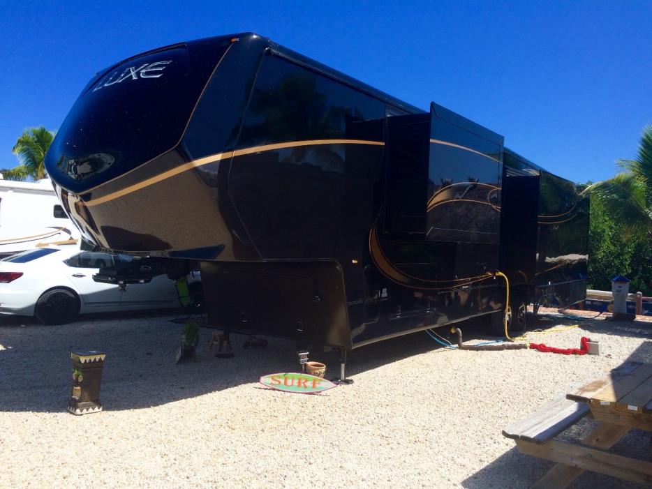 2015 Augusta Rv LUXE LF-39FB