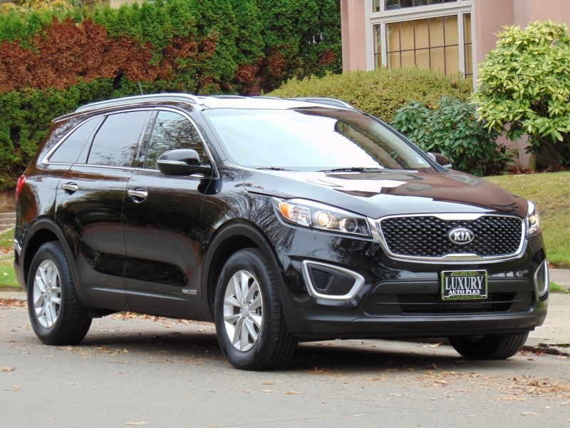 2016 KIA SORENTO LX V-6 AWD 3RD ROW LIKW NEW UNDER FACTOREY WARRANTY