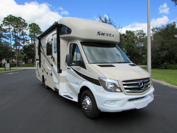 2017 Thor Motor Coach FOUR WINDS SIESTA