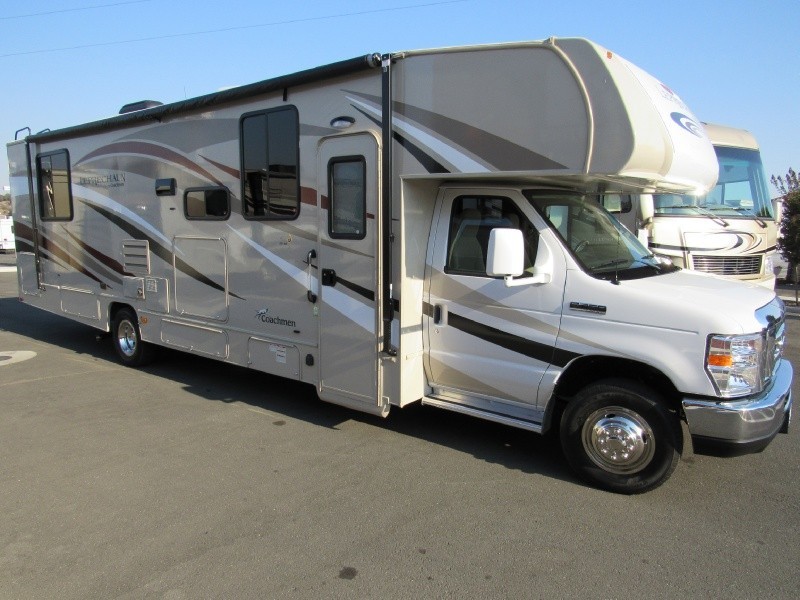 Coachmen Leprechaun 319 DS