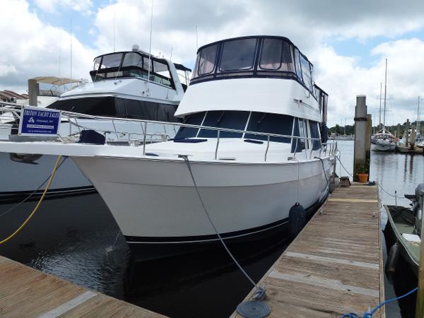 2005 Mainship 430 Trawler