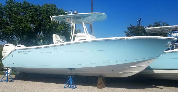 2016 Cobia 277 Center Console