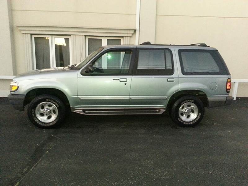 1996 Ford Explorer XLT 4dr 4WD SUV