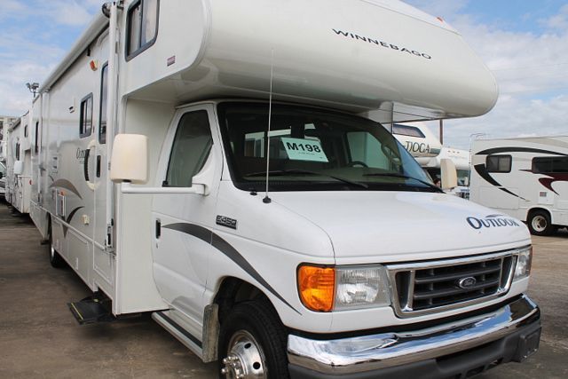 Winnebago Outlook 31C