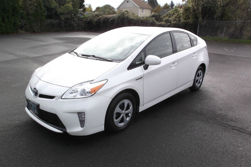 2013 Toyota Prius**BEST DEAL EVER** Backup Blue tooth LEATHER fully loaded