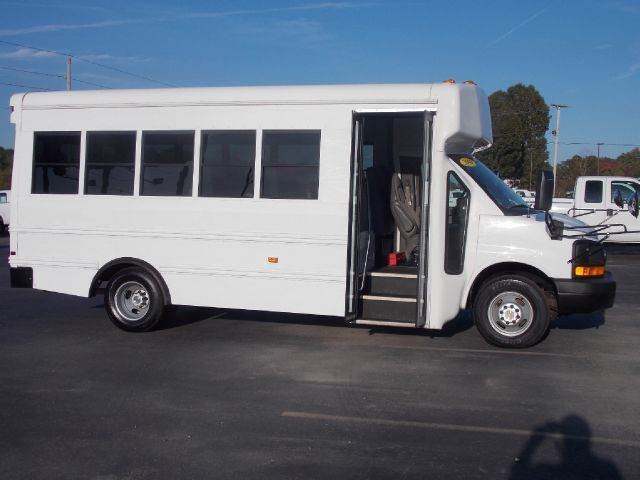 2009 Chevrolet 4500 Bus  Passenger Van