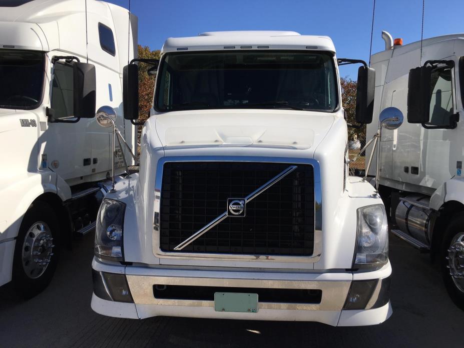 2010 Volvo Vnl64t630  Conventional - Sleeper Truck