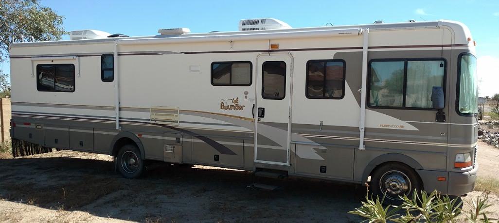 2000 Fleetwood Bounder 36S