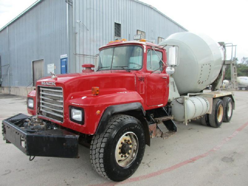 1998 Mack Rd690s  Mixer Truck