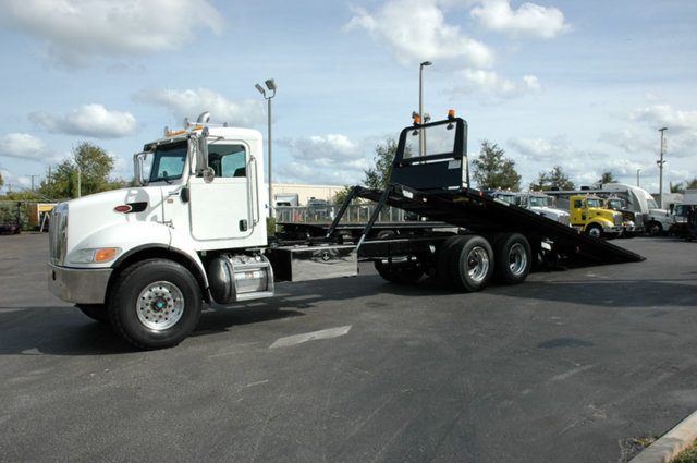 2009 Peterbilt 340  Roll Off Truck