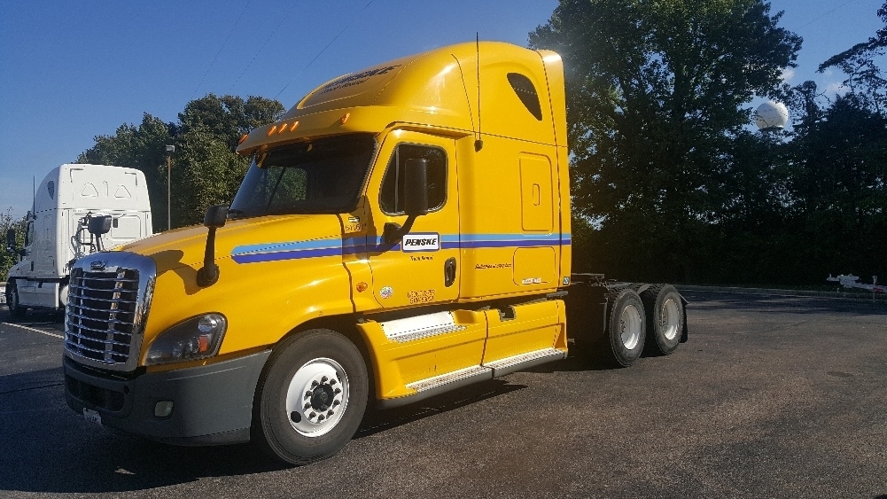 2013 Freightliner Cascadia 125  Conventional - Sleeper Truck