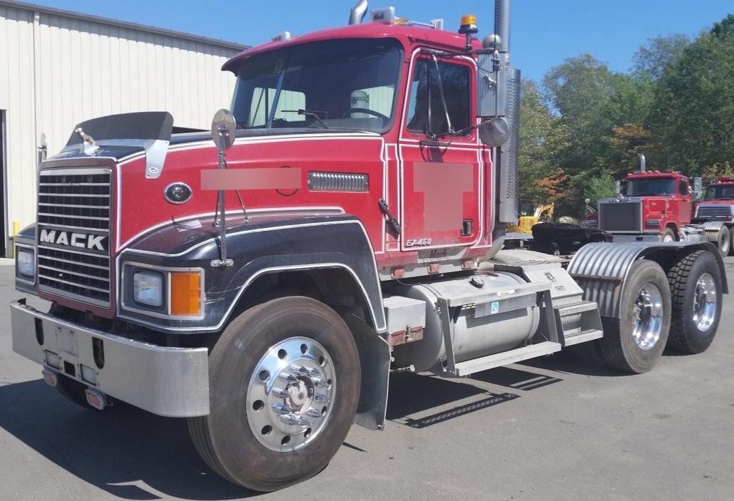 2001 Mack Ch613  Conventional - Day Cab