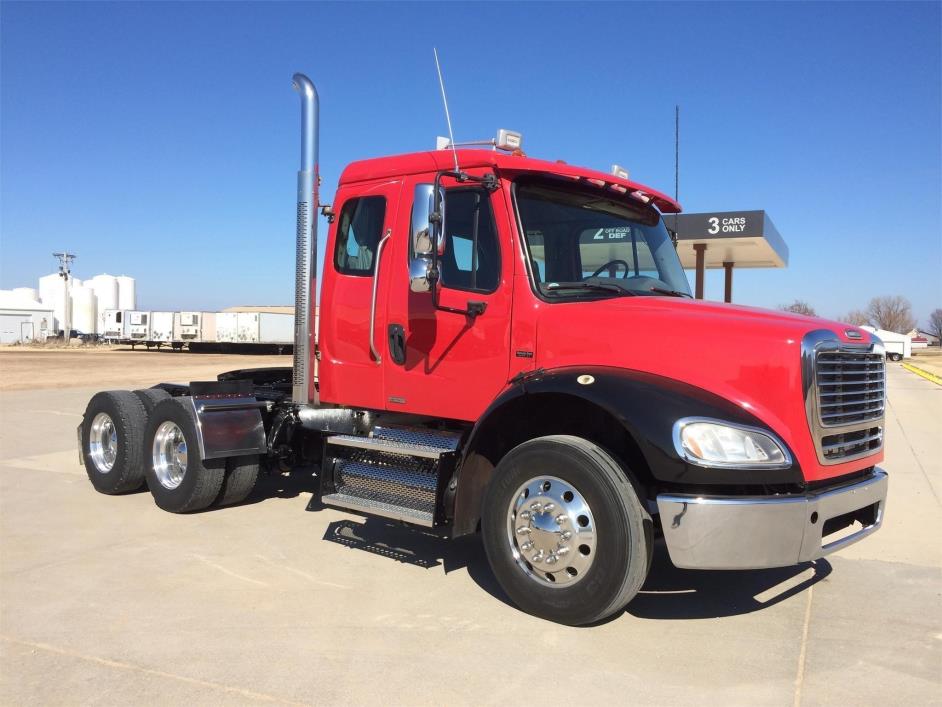 2009 Freightliner Business Class M2 112  Conventional - Day Cab
