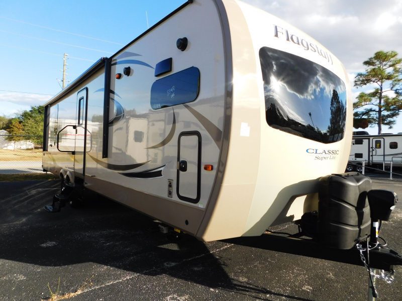 2017 Forest River FLAGSTAFF 831CLBSS 35' FRONT KITCHEN KING BED NICE