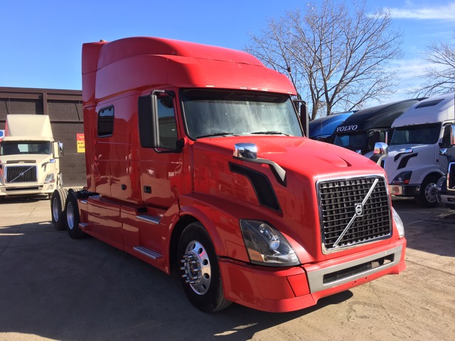 2010 Volvo Vnl64t730  Conventional - Sleeper Truck