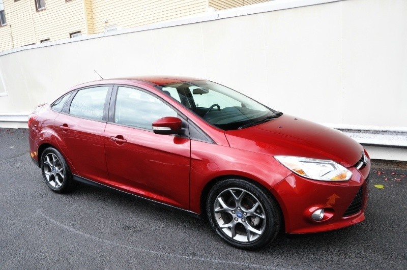 2013 Ford Focus LOW MILES LOTS OF OPTIONS