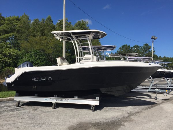 2017 Robalo 222 ES Center Console