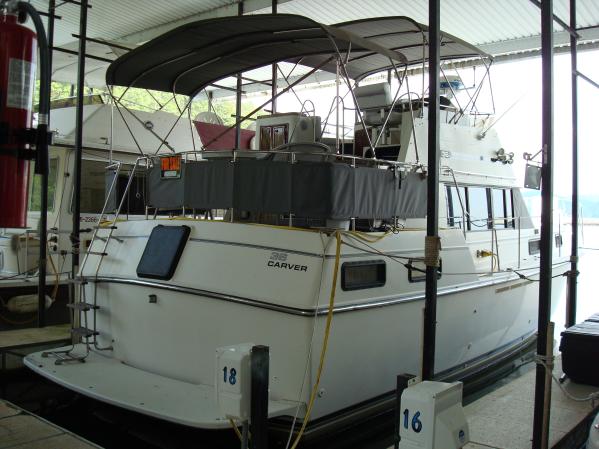 1985 Carver 36 Motor Yacht