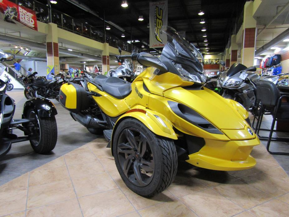 2013 Can-Am Spyder St-S Yellow