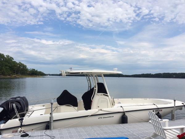 2014 Boston Whaler 270 Dauntless