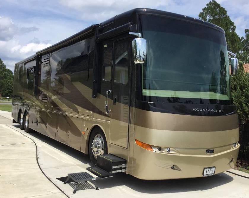 2010 Newmar Mountain Aire 4528