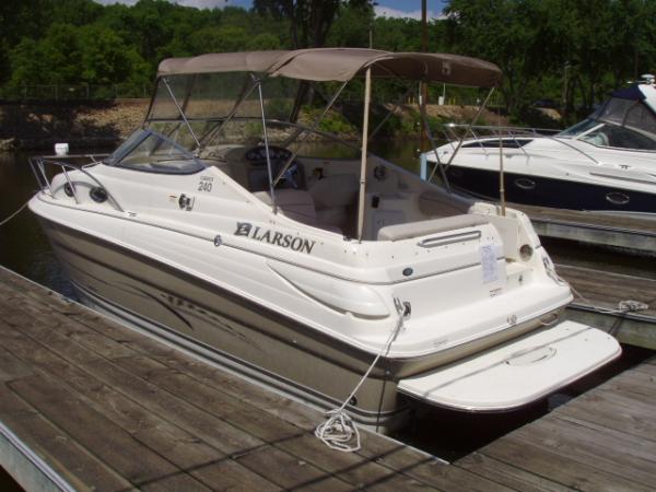 2008 Larson Cabrio 240