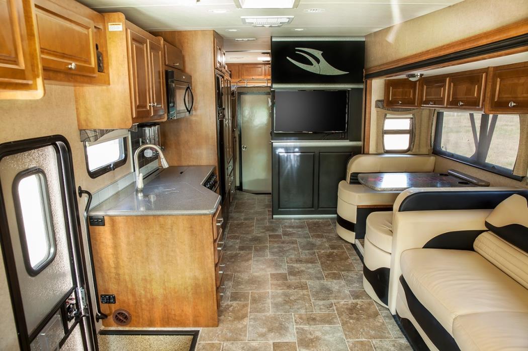 2015 Thor Motor Coach OUTLAW 37LS