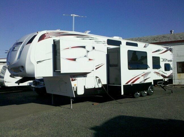 2011 Keystone FUZION 405