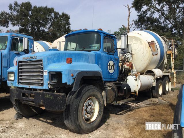 1996 Mack Rd690s  Mixer Truck