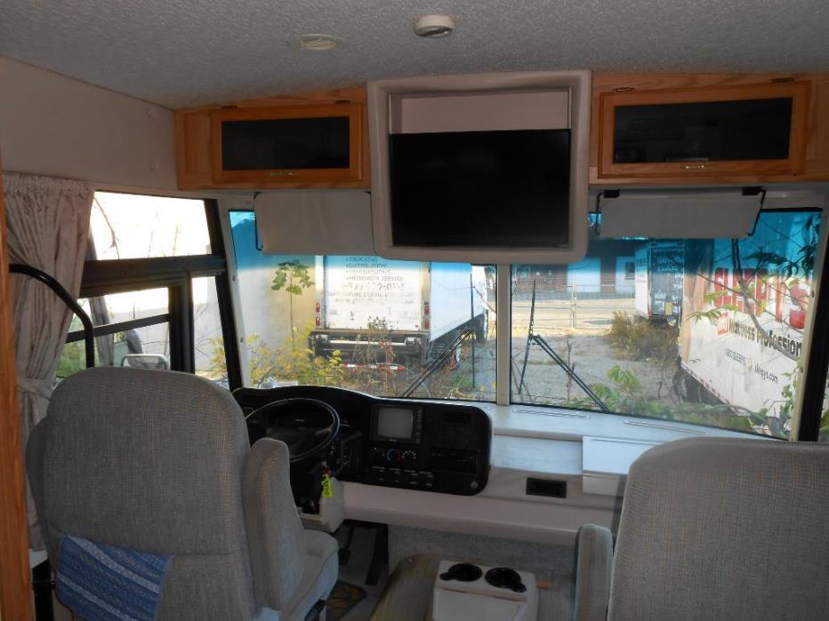 2003 Winnebago Brave 32v