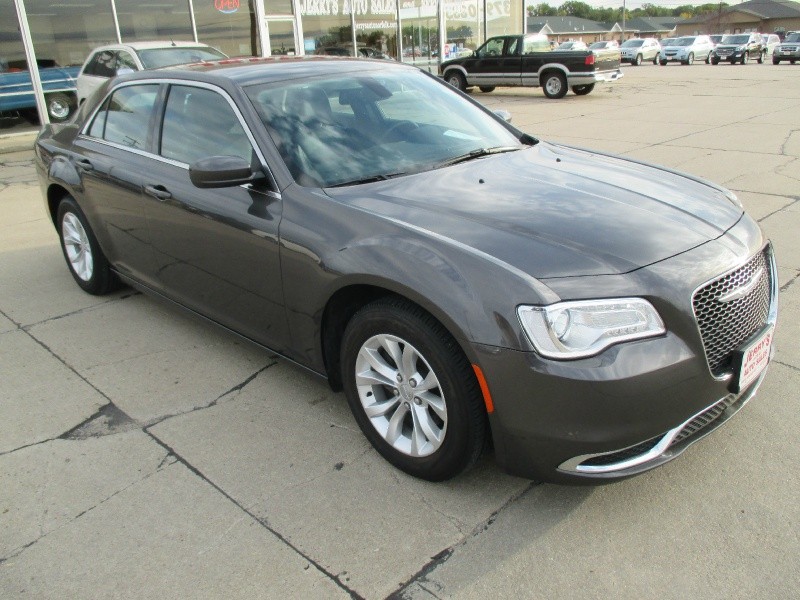 2015 Chrysler 300 Limited RWD 4dr Sdn