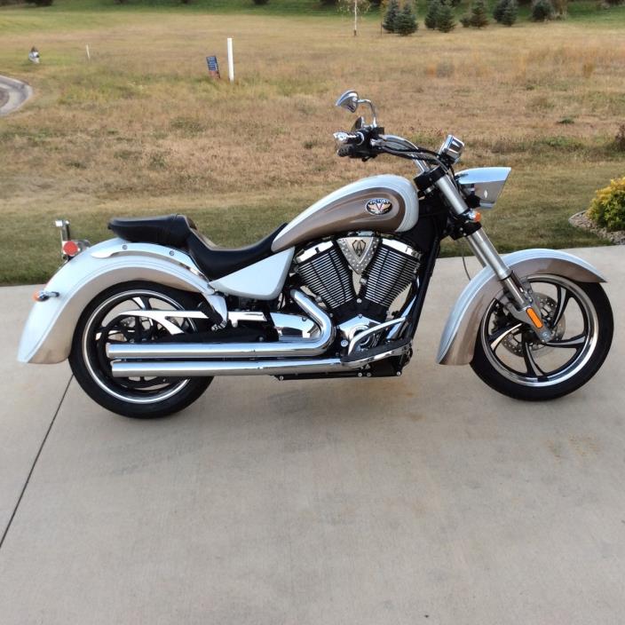 2011 Victory KINGPIN DELUXE