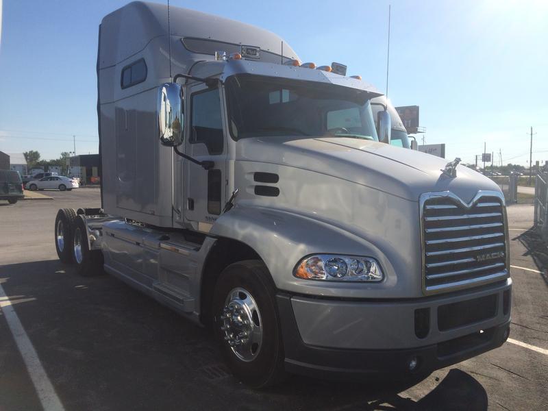 2015 Mack Pinnacle  Conventional - Sleeper Truck