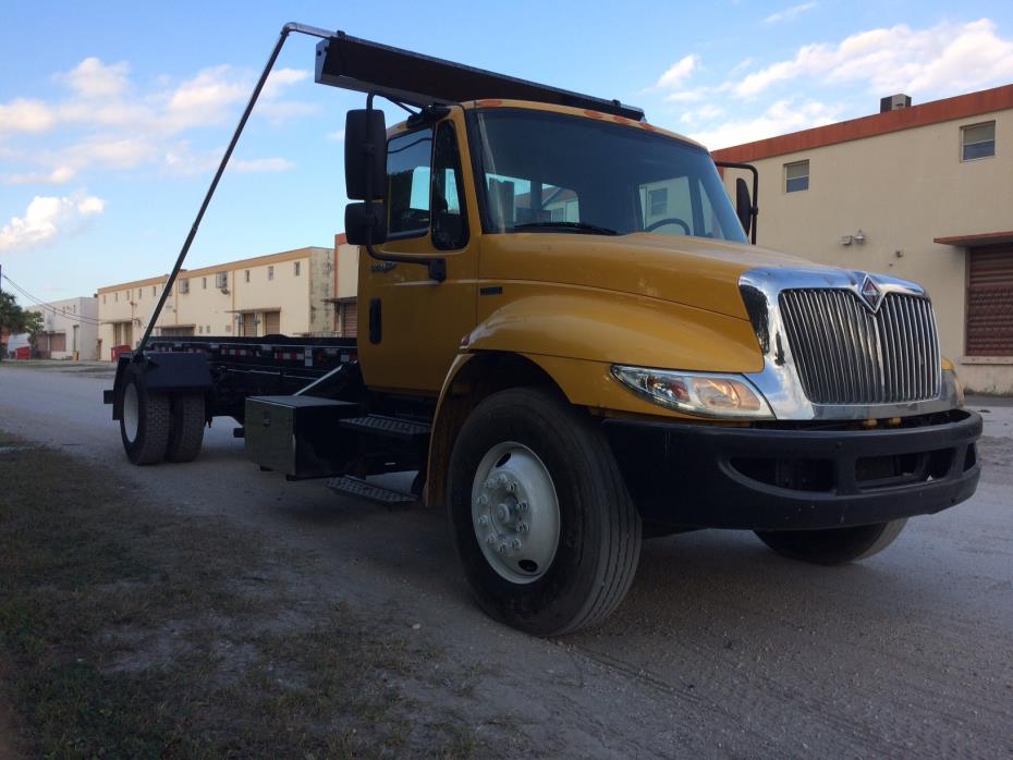 2011 International 4300dt  Roll Off Truck