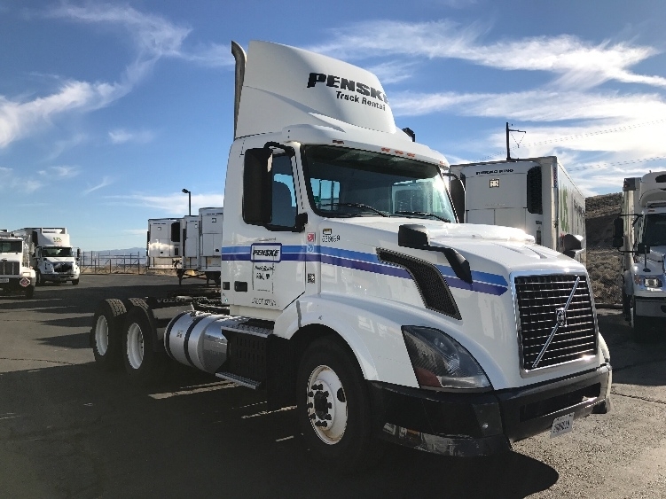 2013 Volvo Vnl64t300  Conventional - Day Cab